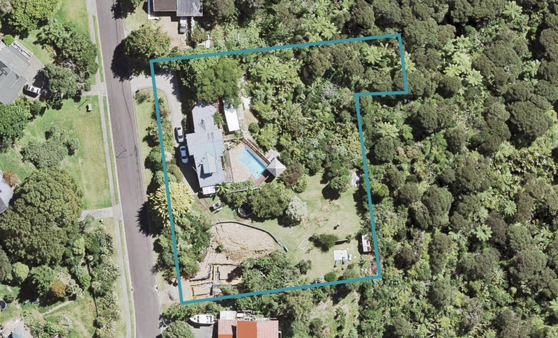 7 Laingfield Terrace, Laingholm, Auckland - Carousel 1