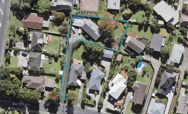 2 Divich Avenue, Te Atatu South, Auckland - Carousel 1