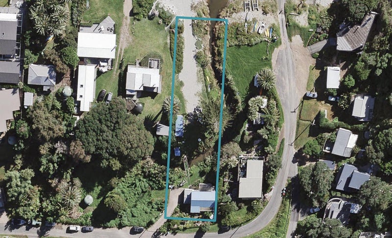 2 Le Roy Road, Onetangi, Waiheke Island - Carousel 1
