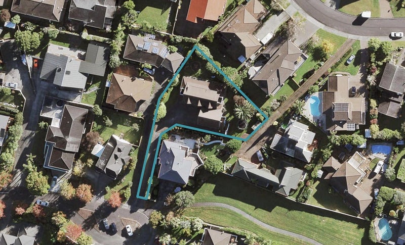 16 Oystergrove Road, West Harbour, Auckland - Carousel 1