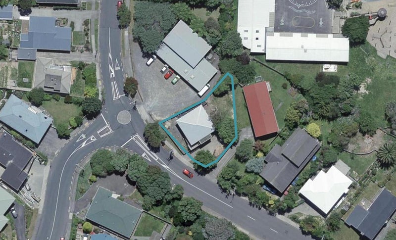 83A Redwood Avenue, Tawa, Wellington - Carousel 1