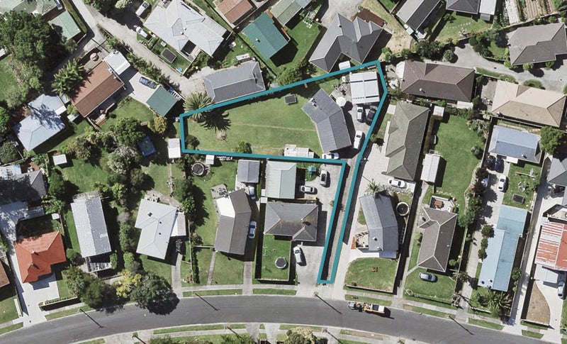 13 Aurea Avenue, Pakuranga, Auckland - Carousel 1