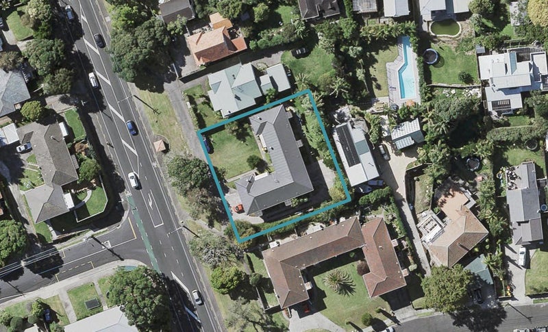 2/44 Lake Road, Narrow Neck, Auckland - Carousel 1