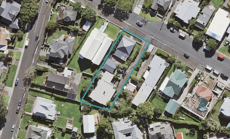 2/12 Rodney Road, Northcote Point, Auckland - Carousel 1