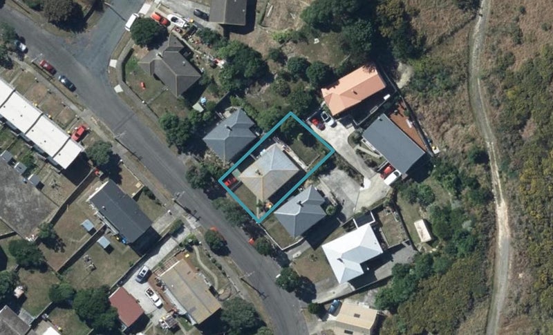 20 Owhiti Street, Titahi Bay, Porirua - Carousel 1
