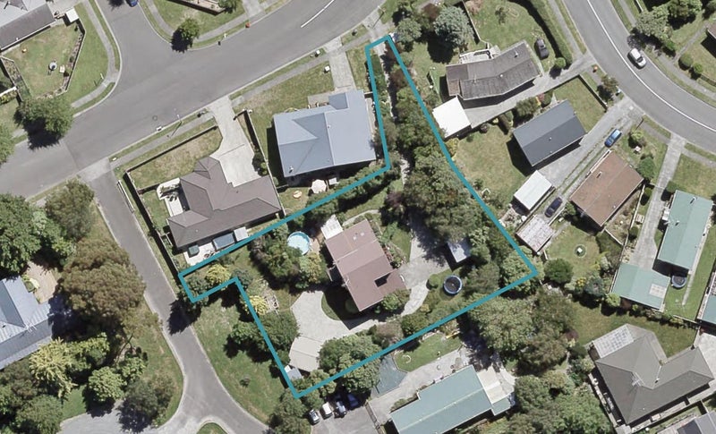 3 Emerald Hill Drive, Birchville, Upper Hutt - Carousel 1
