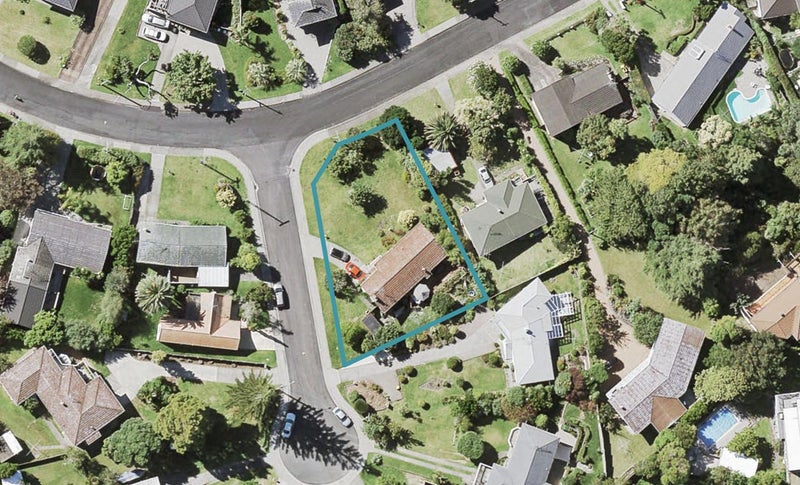 16 Liston Crescent, Cockle Bay, Auckland - Carousel 1