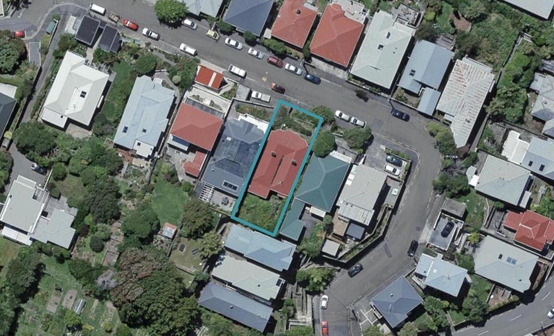 13 Maarama Crescent, Aro Valley, Wellington - Carousel 1