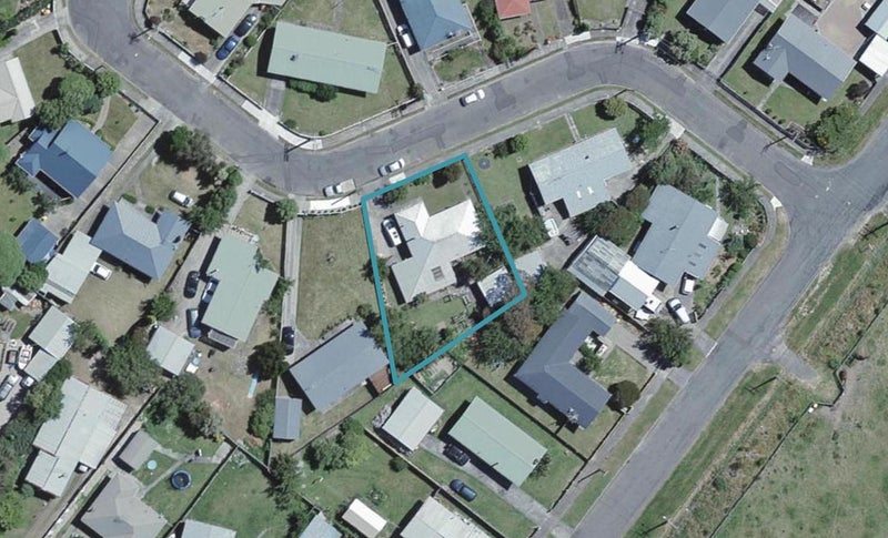 21 Hardie Grove, Featherston - Carousel 1