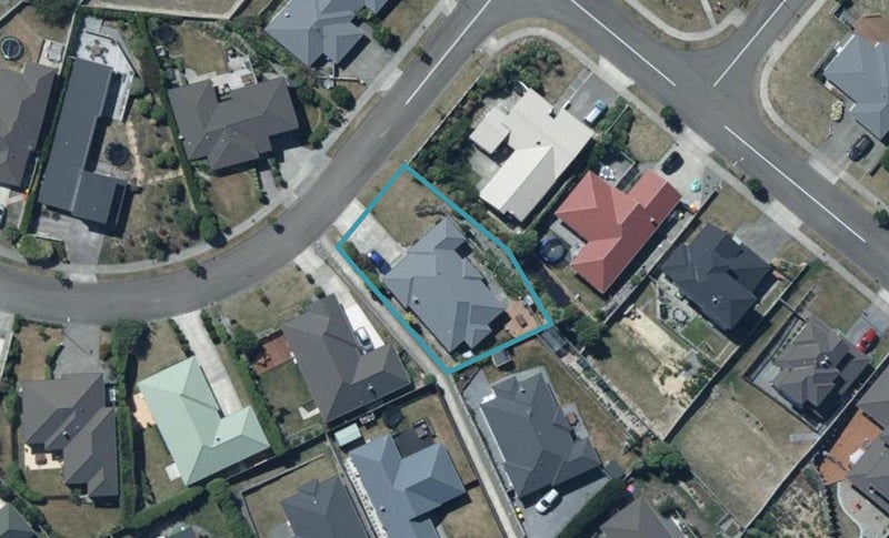 32 Dusky Crescent, Aotea, Porirua - Carousel 1
