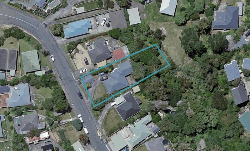 19 Lyndfield Lane, Newlands, Wellington - Carousel 1