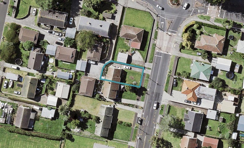 3 Erima Avenue, Point England, Auckland - Carousel 1
