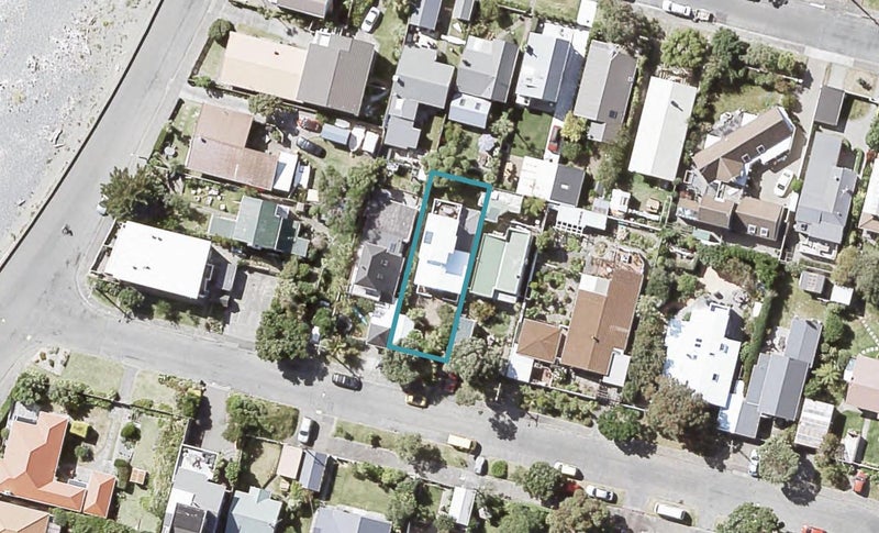 22 Konini Street, Eastbourne, Lower Hutt - Carousel 1