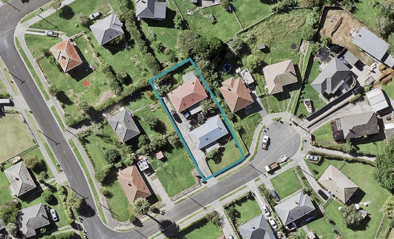4 Roseway Place, Glen Innes, Auckland - Carousel 1