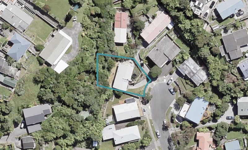 8 Taka Grove, Normandale, Lower Hutt - Carousel 1