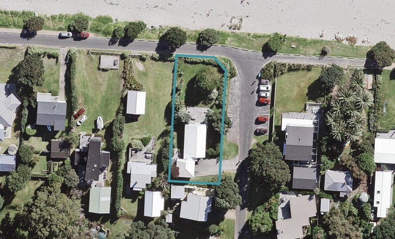 2 Second Avenue, Onetangi, Waiheke Island - Carousel 1