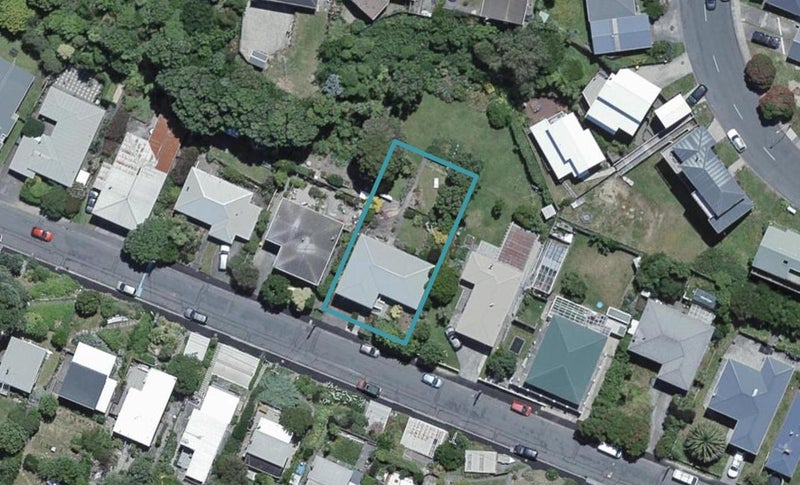 19 Robertson Street, Owhiro Bay, Wellington - Carousel 1