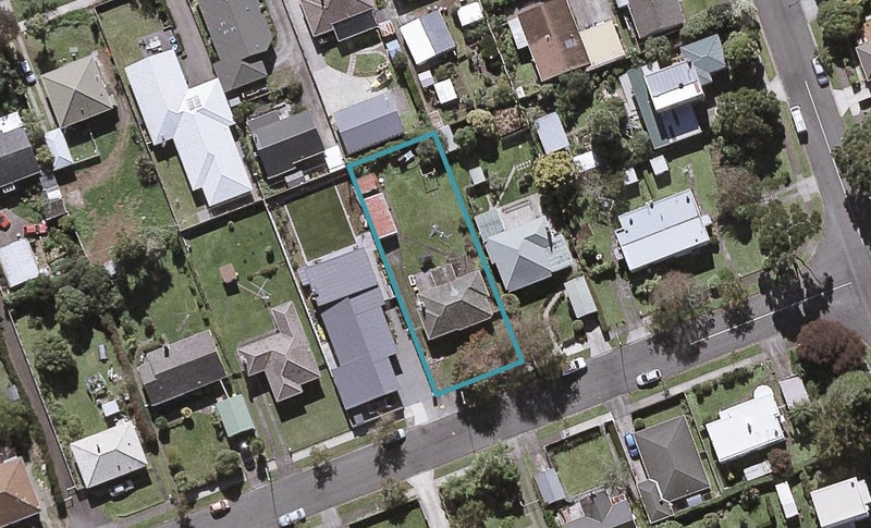 27 Cornwall Street, Brooklands, New Plymouth - Carousel 1
