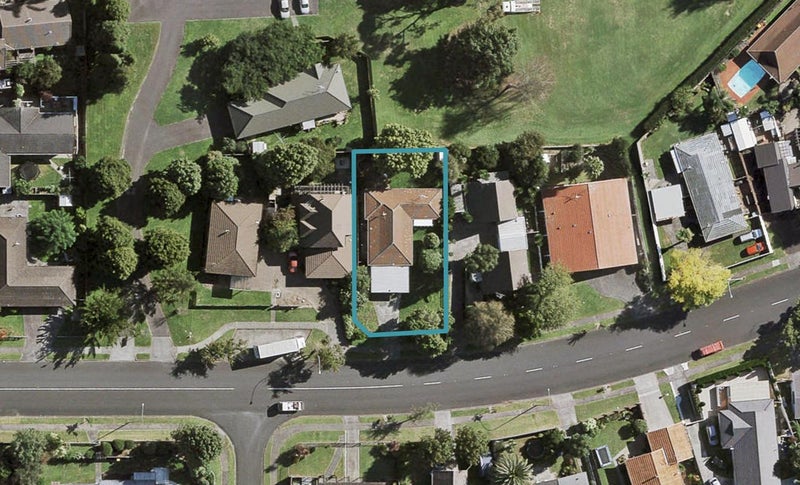 19 Walter Strevens Drive, Conifer Grove, Takanini - Carousel 1
