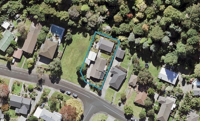 17 The Grove, Titirangi, Auckland - Carousel 1