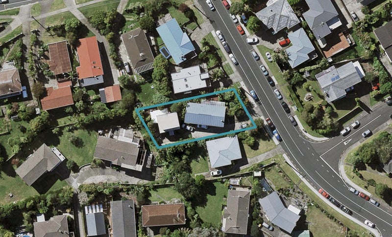 2/3 Sycamore Drive, Sunnynook, Auckland - Carousel 1