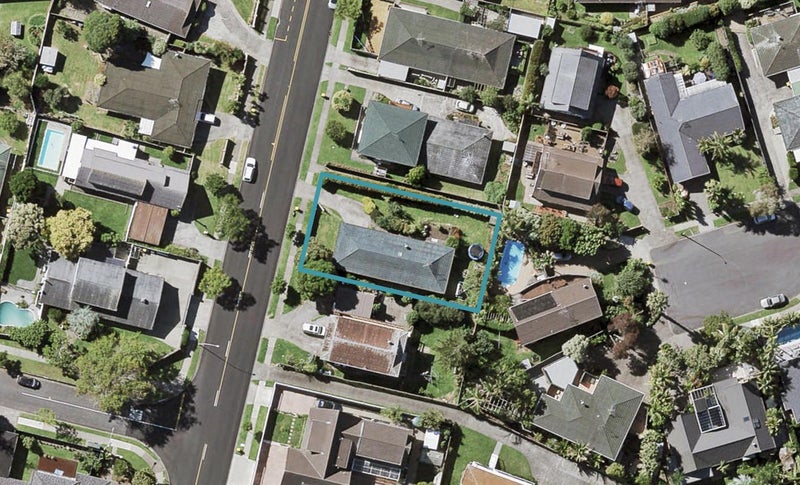 129 Glenmore Road, Sunnyhills, Auckland - Carousel 1