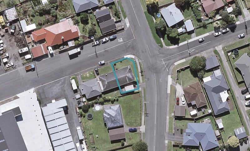 1 Saltash Street, Upper Vogeltown, New Plymouth - Carousel 1