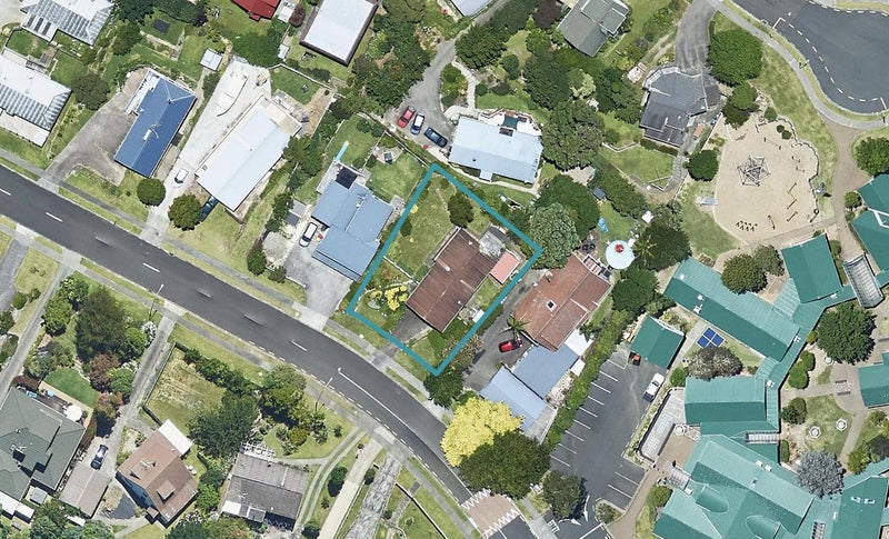15 Langstone Street, Welcome Bay, Tauranga - Carousel 1