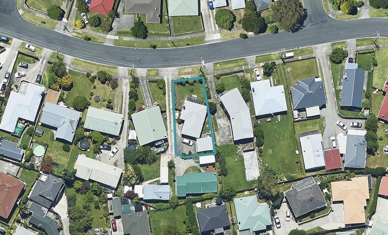 18 Alverstoke Road, Parkvale, Tauranga - Carousel 1