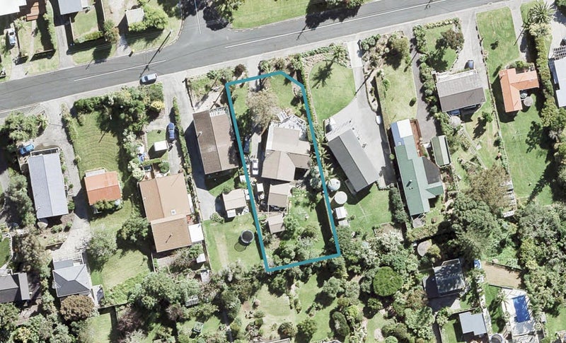 17 Surf Road, Stanmore Bay, Whangaparaoa - Carousel 1