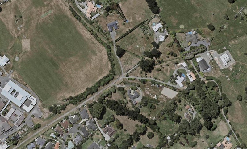 155 Mazengarb Road, Paraparaumu - Carousel 1