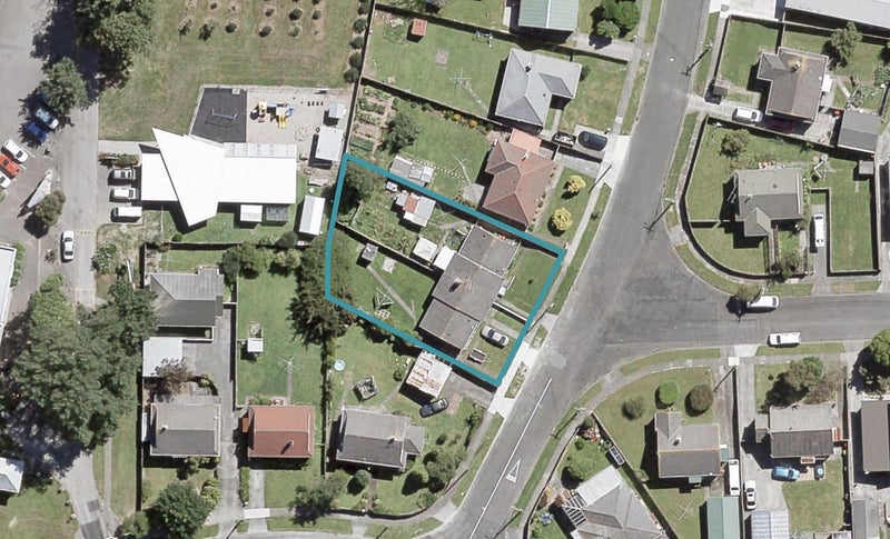 2/24 Cole Street, Naenae, Lower Hutt - Carousel 1