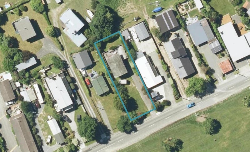 18 Beach Road, Waikawa, Picton - Carousel 1