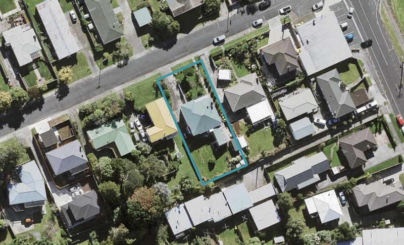 4 Sylvan Crescent, Te Atatu South, Auckland - Carousel 1