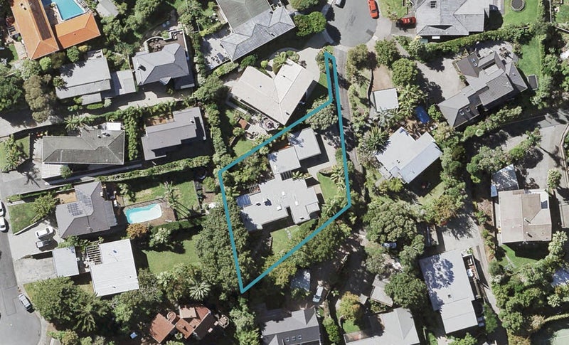 7 Cloverly Crescent, Campbells Bay, Auckland - Carousel 1