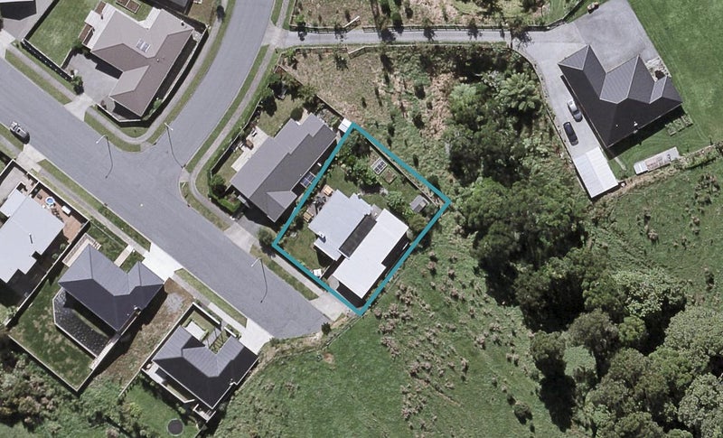 12 Heta Road, Highlands Park, New Plymouth - Carousel 1