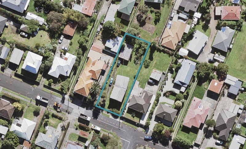 8 Beaubank Road, Kelston, Auckland - Carousel 1