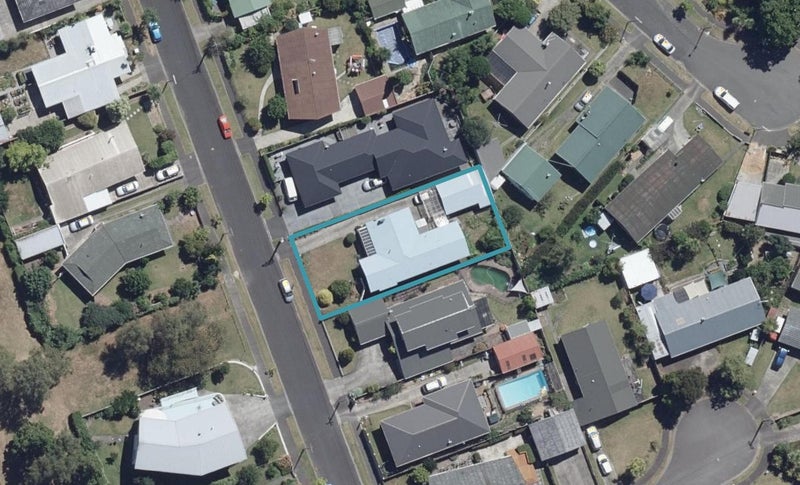 14 Regent Street, Silverdale, Hamilton - Carousel 1