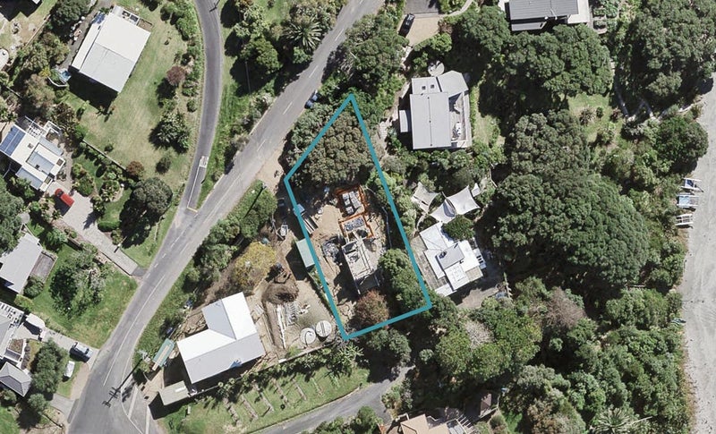 16 Korora Road, Oneroa, Waiheke Island - Carousel 1