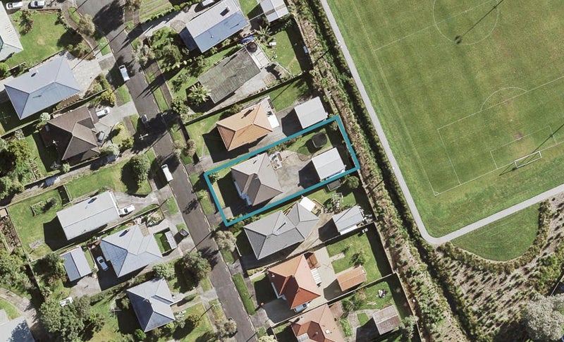 21 Whittle Place, New Windsor, Auckland - Carousel 1