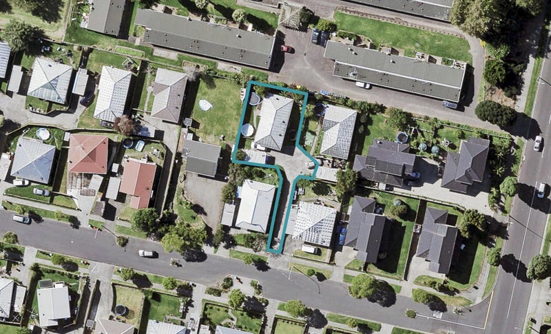 96B Maybury Street, Point England, Auckland - Carousel 1