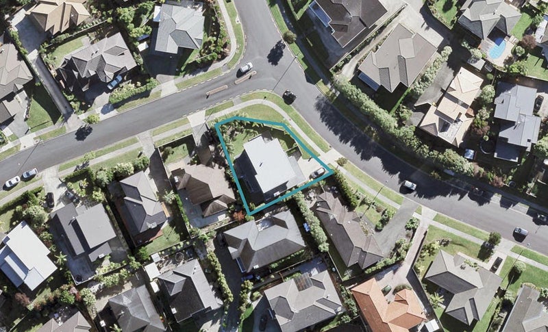 34 Rising Parade, Fairview Heights, Auckland - Carousel 1
