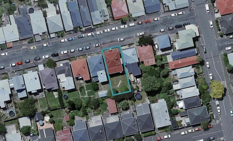 18 Picton Avenue, Newtown, Wellington - Carousel 1