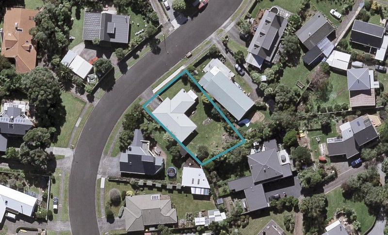 13 Russell Drive, Oakura, Oakura - Carousel 1