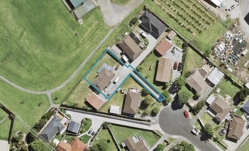 40 Silverstone Place, Henderson, Auckland - Carousel 1