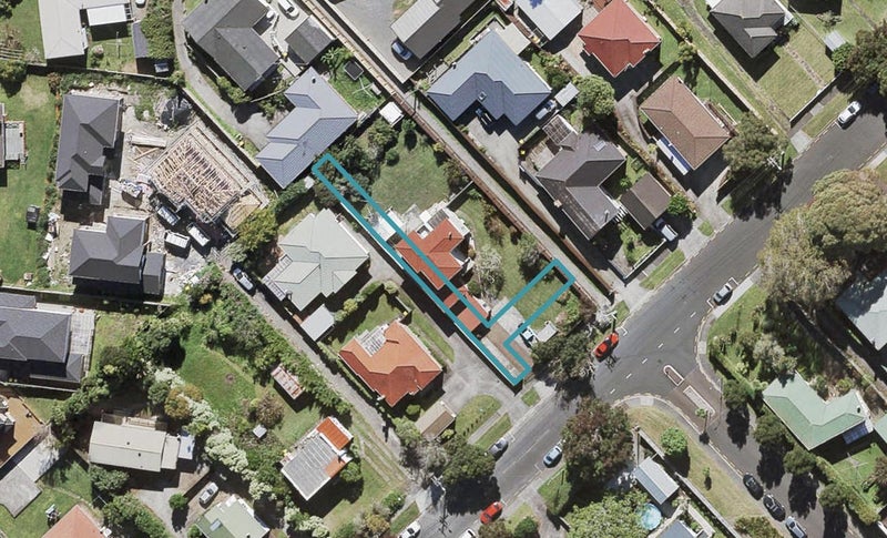 2/26 Buscomb Avenue, Henderson, Auckland - Carousel 1