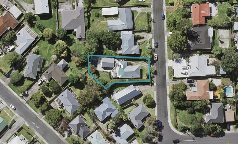 4 Wylie Avenue, Sunnynook, Auckland - Carousel 1