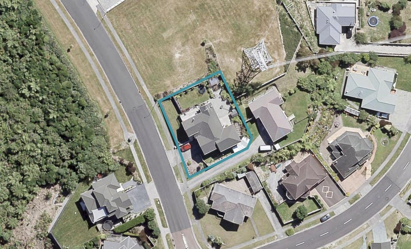 6 Arahiwi Grove, Tirohanga, Lower Hutt - Carousel 1