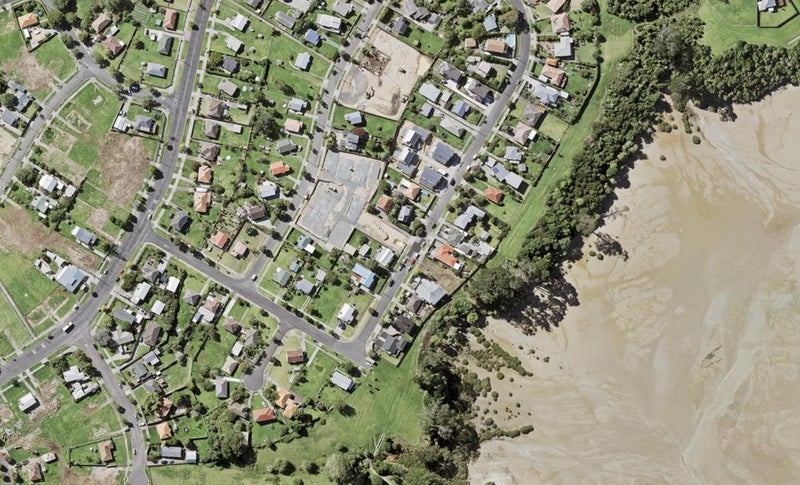 39 Silverton AVenue, Wai O Taiki Bay, Auckland - Carousel 1