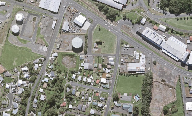 7 Moturoa Street, Moturoa, New Plymouth - Carousel 1